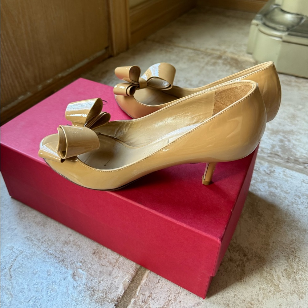 Valentino bow kitten heels!